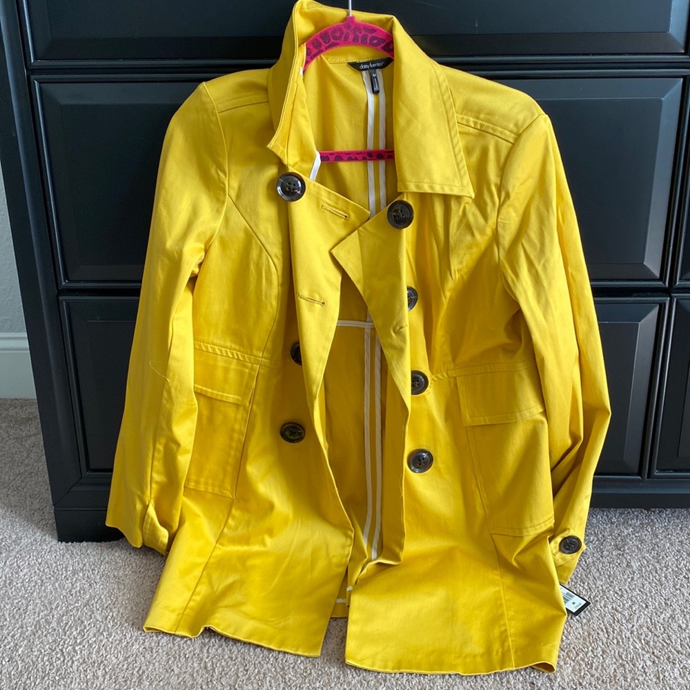 Daisy Fuentes yellow peacoat NWT